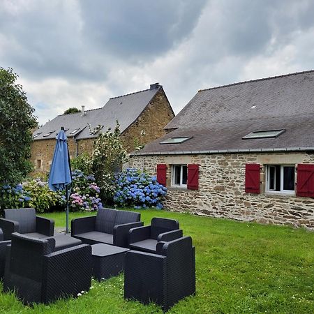 Belle Maison Familiale Dans La Campagne Bretonne La Croix-Helléan Exterior foto